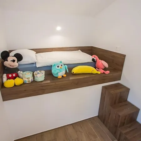 Mia فيلة بوريتش