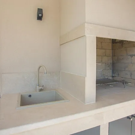 فيلة Mia بوريتش